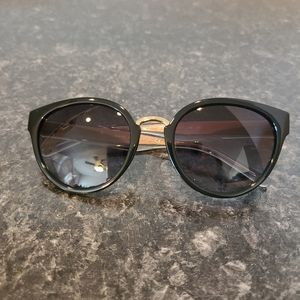 Burberry Black Tan Plaid Sunglasses